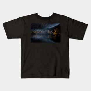 'Dark Autumn Gold', Loch Faskally, Pitlochry Kids T-Shirt